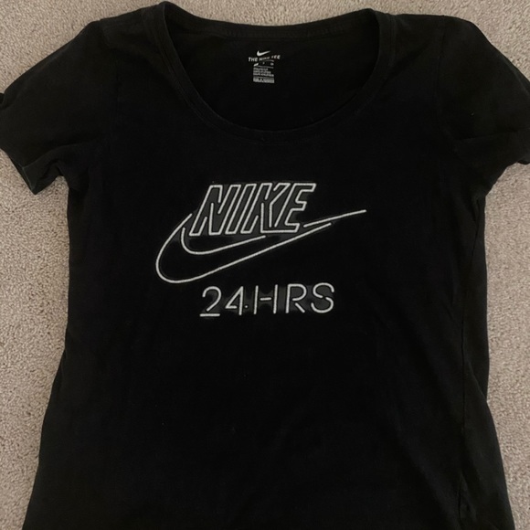 Almost new Nike tee - Picture 2 of 4
